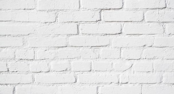 Muro di mattoni bianchi dipinti a mano primo piano, soppalco. Sfondo qualitativo o consistenza. - Foto, immagini