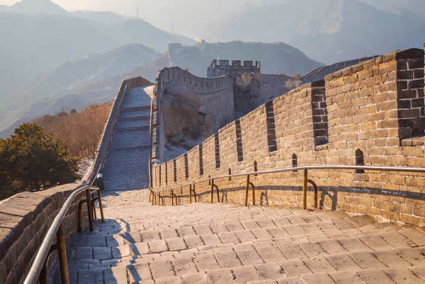 Die Chinesische Mauer bei Badaling in Peking, China - Foto, Bild