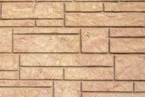 Vintage rosé bronzage mur en pierre fond texture avec l'apparence de briques texturées dans différentes formes et tailles - Photo, image