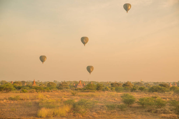 Myanmar. Bagan. A beautiful view of Balloons in city sunrise. - Fotografie, Obrázek