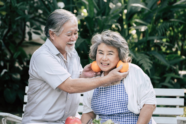 Couples âgés Cuisine Alimentation saine ensemble - Photo, image