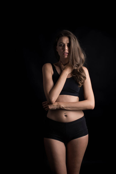 Beautiful woman with healthy body on black background - Foto, afbeelding
