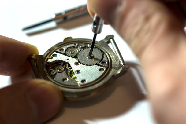 Proces naprawy zegarków mechanicznych - Zdjęcie, obraz