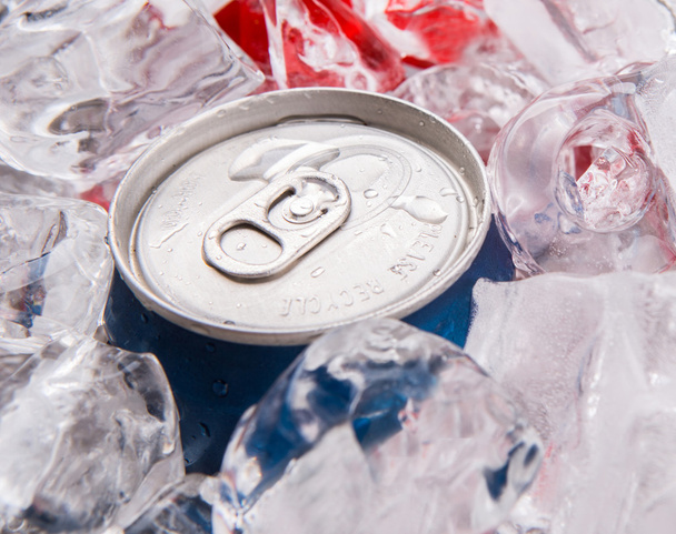 缶詰のコーラ飲料 - 写真・画像