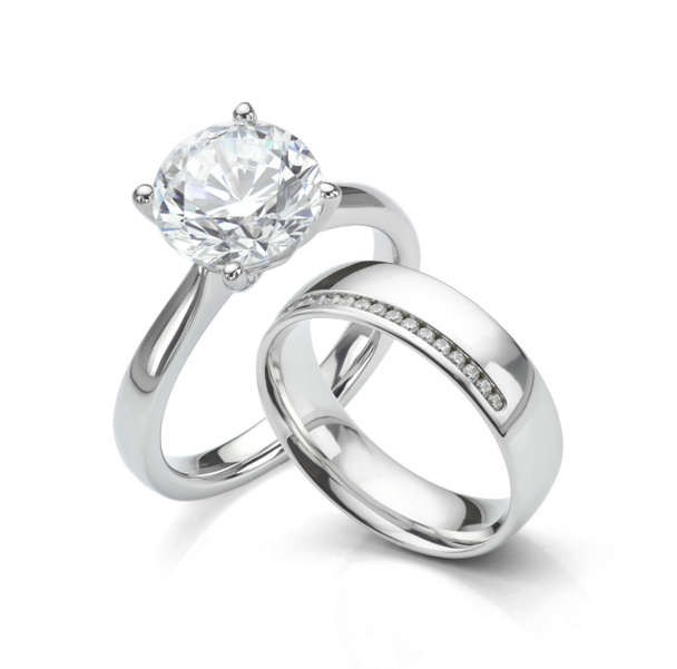 Велике діамантове кільце та весільне кільце на білому тлі
 - Фото, зображення