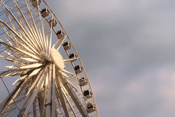 Ferris Wheel Over Cloudy Sky During Sunset  - Photo, image