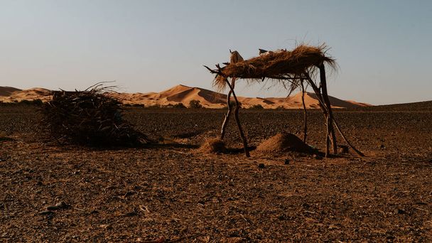 Morocco- september 28,2019: Prachtig woestijnlandschap bij Merzouga, Marokko - Foto, afbeelding