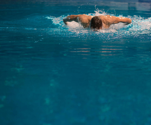 Male swimmer at the swimming pool. Underwater photo. Male swimmer. - Φωτογραφία, εικόνα