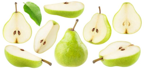 孤立したカット緑の梨の果実。白地に隔離されたさまざまな形の緑の梨片のコレクション - 写真・画像