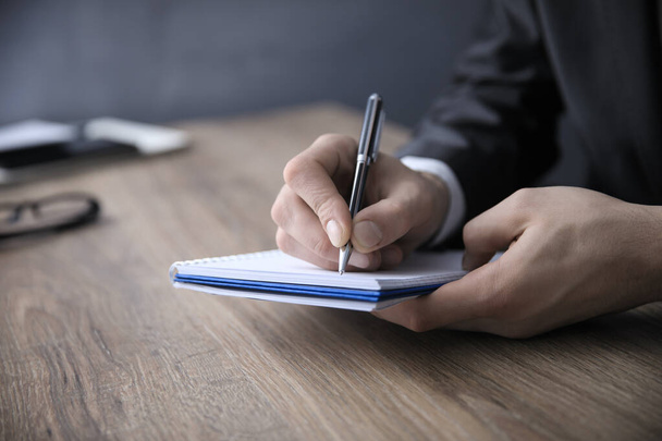 man hand pen with notepad on tabl - Fotó, kép