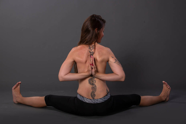 La femme de yoga. Prise de vue. Exercice, Pilates - Photo, image