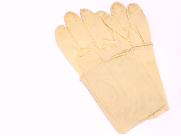Un par de guantes quirúrgicos / médicos de goma sobre fondo blanco
 - Foto, Imagen