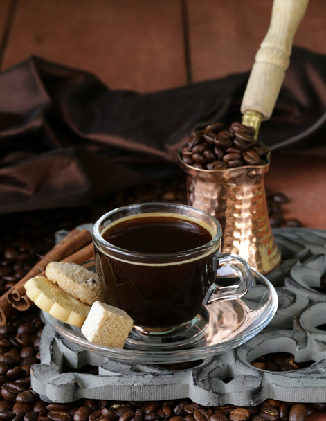 Asetelma kahvi kuppi espresso pavut ja kahvipannu
 - Valokuva, kuva