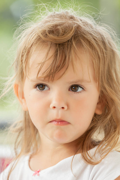 portrait of a little girl on the beach, note shallow depth of field - Фото, изображение