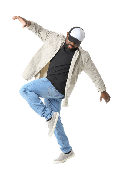 man Afro-Amerikaanse hiphop danser op witte achtergrond - Foto, afbeelding