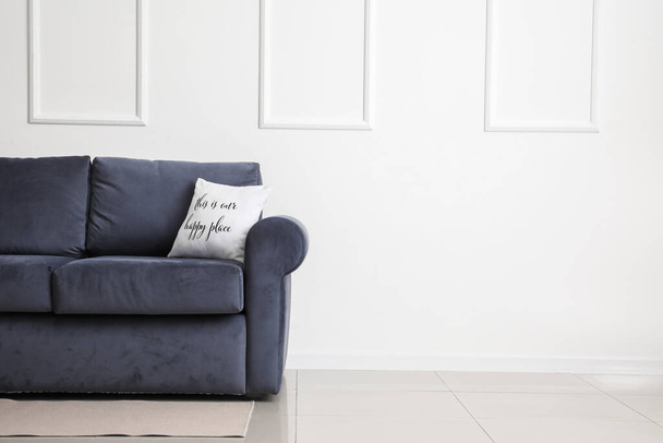 Stylish sofa near light wall in room - Фото, зображення