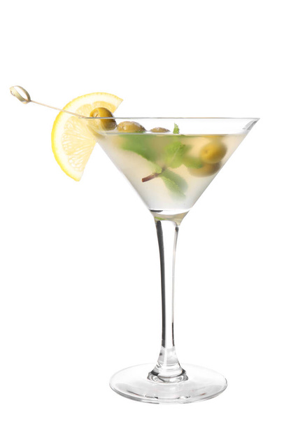 Bicchiere di gustoso cocktail martini su sfondo bianco - Foto, immagini