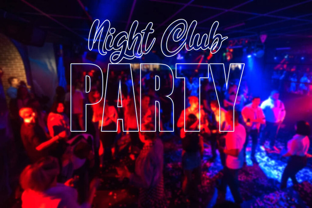 napis Night Club Party na tle zamazanych sylwetek osób - Zdjęcie, obraz
