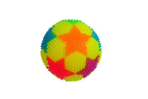 Brinquedos de bola de borracha para crianças e têm luzes piscando ao agitá-lo no fundo branco
 - Foto, Imagem
