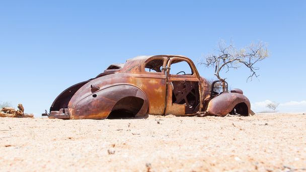 namib Çölü'nde terk edilmiş araba - Fotoğraf, Görsel