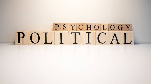 Psicologia política texto de cubos de madeira. O termo psicologia profissão
. - Foto, Imagem
