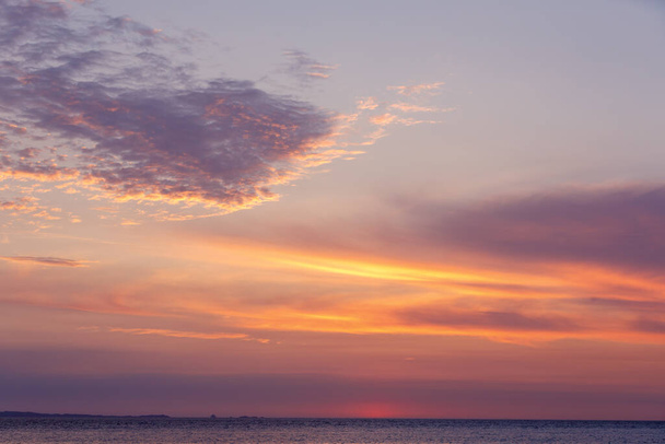 gyönyörű naplemente az indiai óceánon a kíváncsi Be sziget, Madagaszkár - Fotó, kép