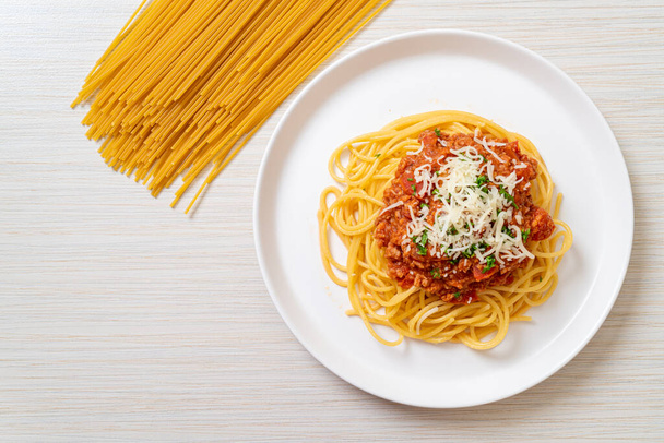spaghetti bolognese pork or spaghetti with minced pork tomato sauce - Italian food style - Fotoğraf, Görsel
