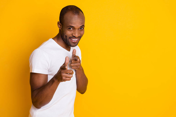 I recommend you, Positive cheerful afro american guy point index finger indicate best choice for work project wear good look clothes isolated over vivid color background - Fotoğraf, Görsel