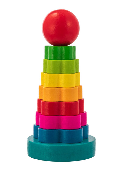 Torre de madeira com anéis, Montessori brinquedo educativo isolado no fundo branco
 - Foto, Imagem