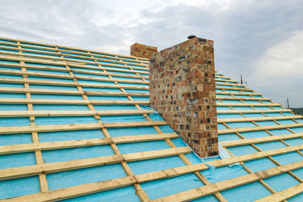 Brick house with wooden roof frame under construction. - Foto, Imagem