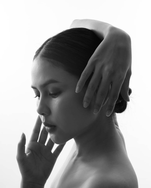 Portrait of young woman in studio ,  black and white  - Foto, immagini