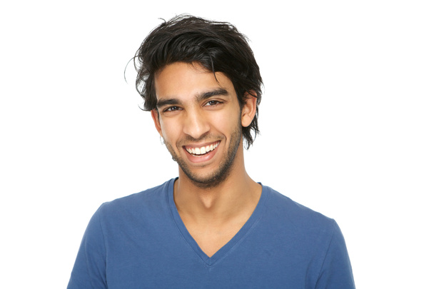 yakışıklı genç Hintli adam gülümsüyor - Fotoğraf, Görsel