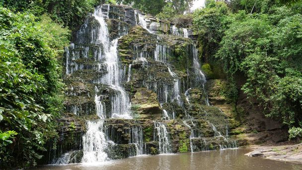 アンゴラのカランドゥラ滝周辺の滝 - 写真・画像
