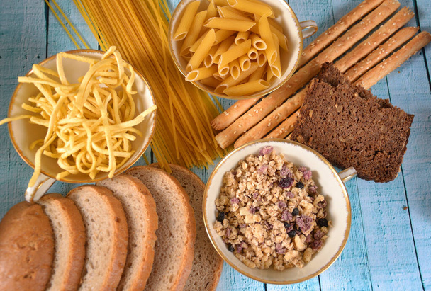 Безглютеновая еда. Различные макароны, хлеб и закуски
 - Фото, изображение