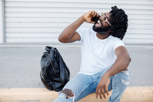 Portrait of a black handsome man outdoor - Foto, Imagen