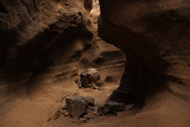 Büyük Kanarya 'daki meşhur volkanik kanyonun göz kamaştırıcı manzarası. - Fotoğraf, Görsel