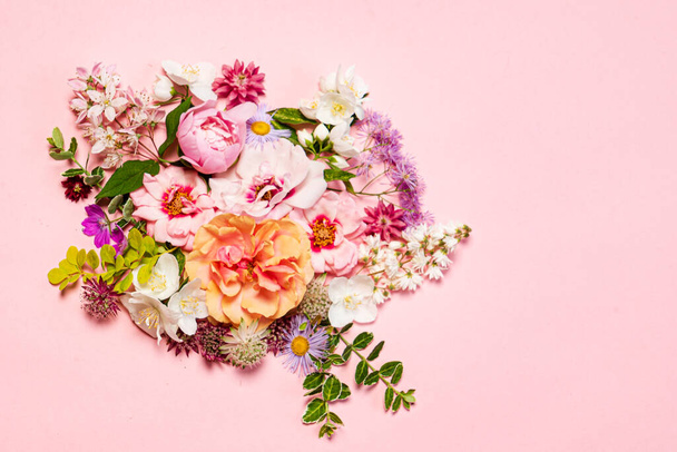nice flowers on the pink background - Foto, imagen