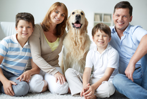 Семья с собакой
 - Фото, изображение