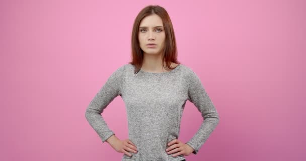 Serious young girl expressing negative emotion in studio - Video, Çekim
