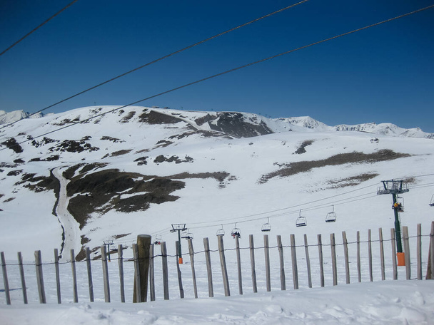 montanhas cobertas de neve, vista de Andorra
 - Foto, Imagem