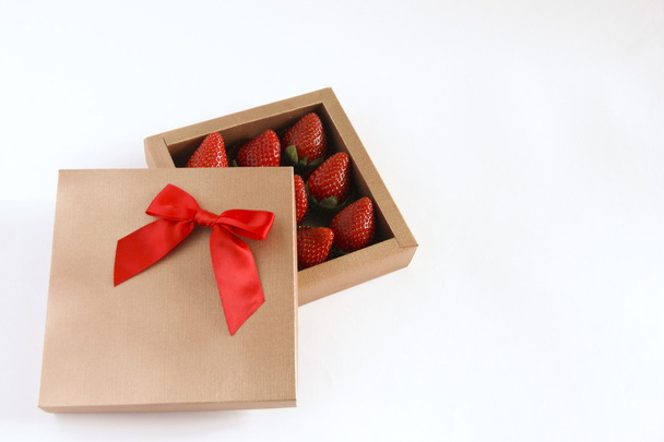 Strawberries for Valentine's Day or Birthday in an elegant gift box - Foto, Imagen
