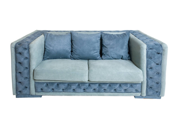 divano moderno in tessuto blu con tre cuscini isolati su sfondo bianco - Foto, immagini