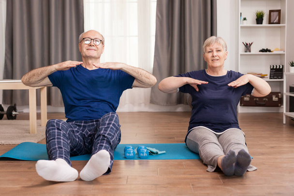 Older people who have a healthy lifestyle - Foto, Bild