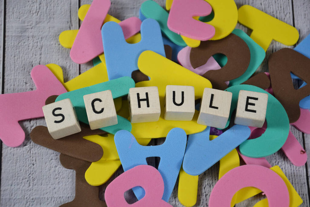 Schule - het Duitse woord voor school - Foto, afbeelding