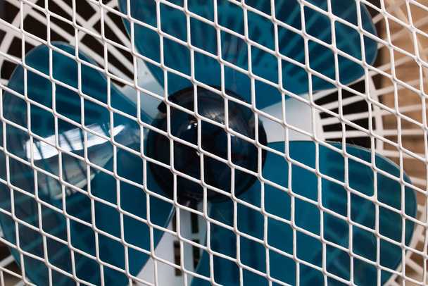 Pales de ventilateur bleu gros plan, fond ou texture - Photo, image
