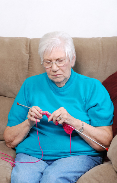 Senior woman knitting - Zdjęcie, obraz
