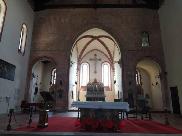 A igreja românica de Santa Giustina em Monselice
 - Foto, Imagem