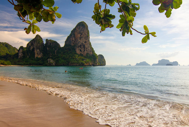 Piękna plaża Railay w prowincji Krabi, Tajlandia - Zdjęcie, obraz