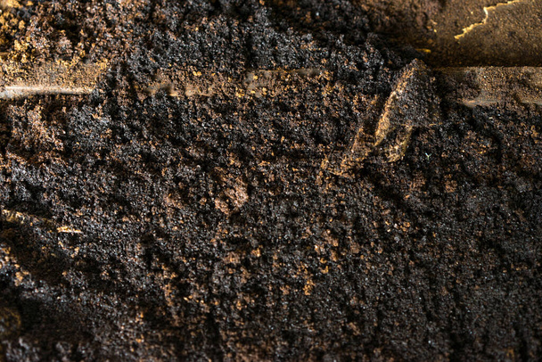 Textur eines fermentierten Kaffeebohnenpulvers, gemahlener Pflanzen- und Baumdünger  - Foto, Bild