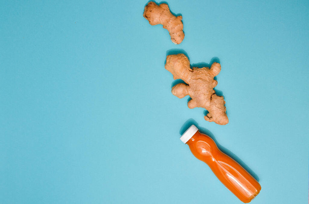 Ginger in different conditions: fresh, dry root, pills and cut plant on pastel blue background. Flat Lay, space for text. Healthy pattern as a protect agains the coronavirus - Foto, immagini
